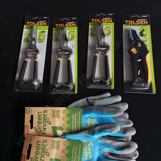 6 PIECES BRAND NEW GARDENING TOOLS AND GLOVES