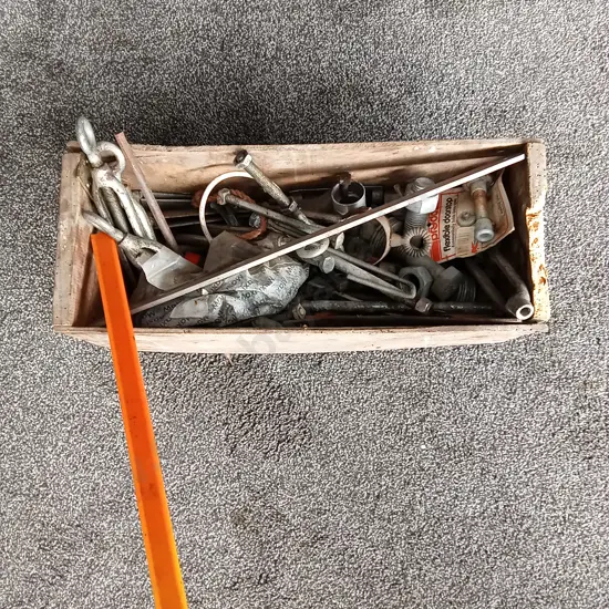 BOX OF ASSORTED TOOL BITS