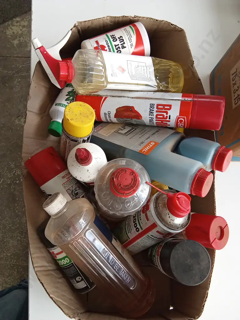 BOX OF CHEMICAL PRODUCTS Image 1++