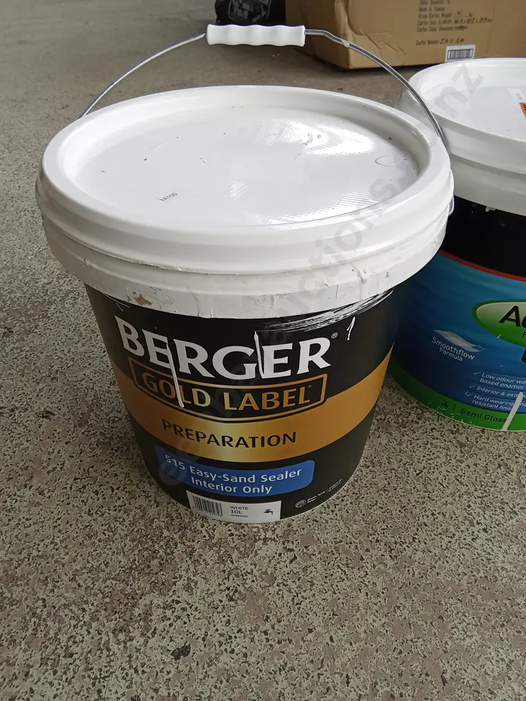 2 BUCKETS OF PAINT ONE FULL, ONE APPROX HALF FULL Image 1++