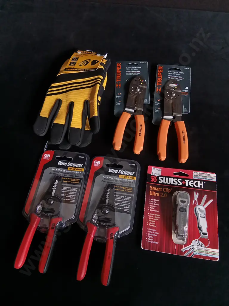 6 PIECES BRAND NEW MIX OF TOOLS Image 1++