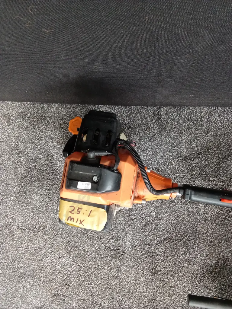 GASOLINE POWER HEAD WITH 3 ATTACHMENTS Image 1++