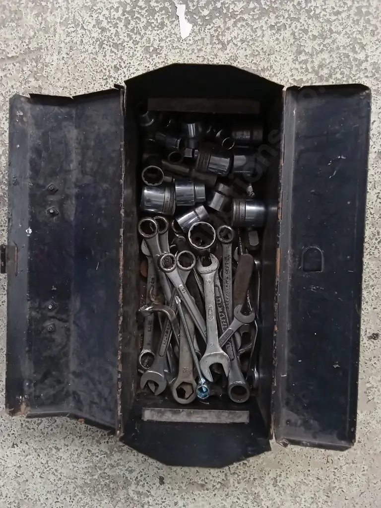 MECHANICS TOOLBOX WITH CONTENTS Image 1++