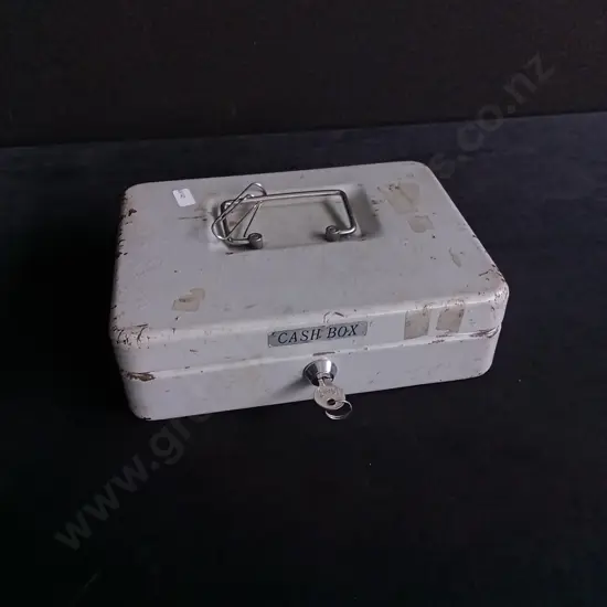 CASHBOX WITH KEY