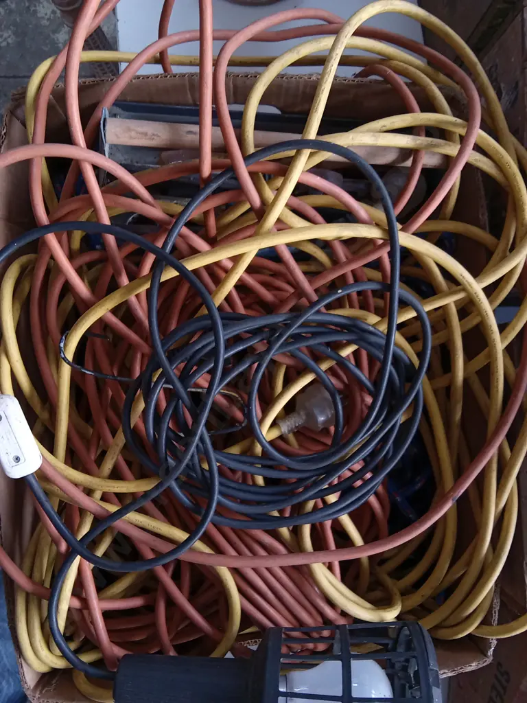 BOX OF EXTENSION CORDS AND TOOLS Image 1++