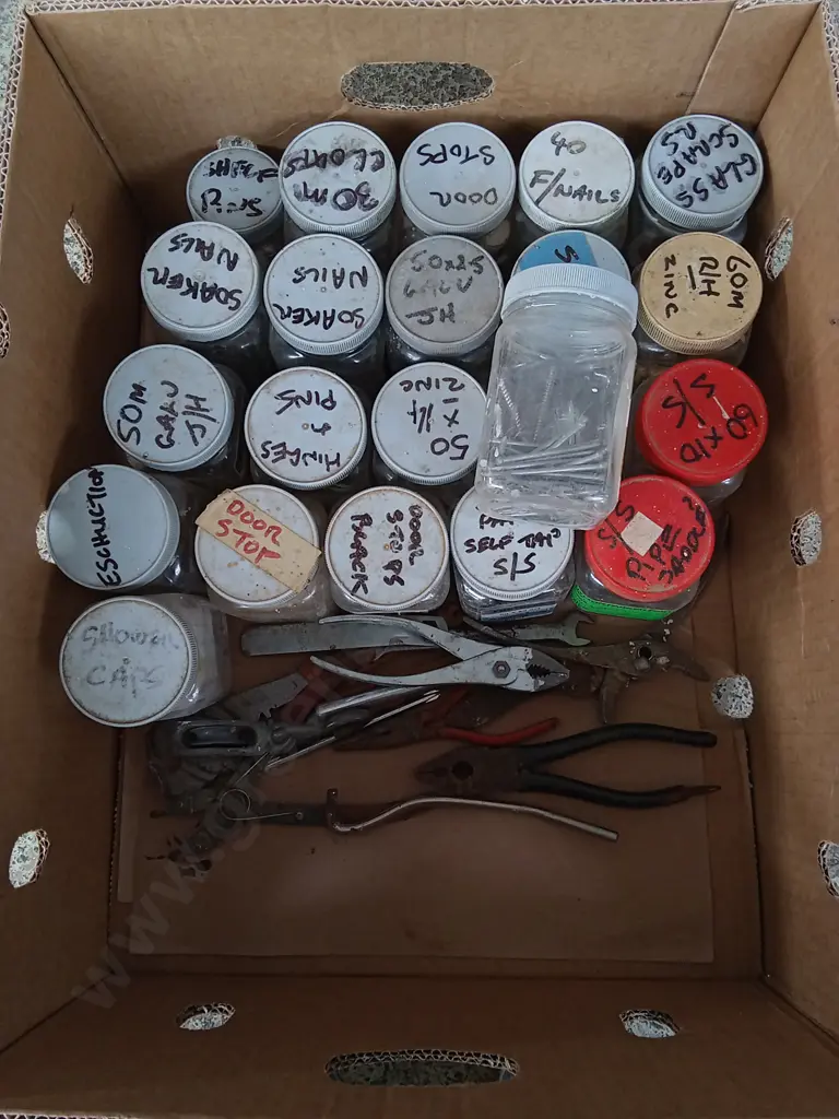 BOX OF HARDWARE TOOLS Image 1++