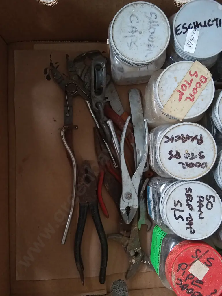 BOX OF HARDWARE TOOLS Image 1++