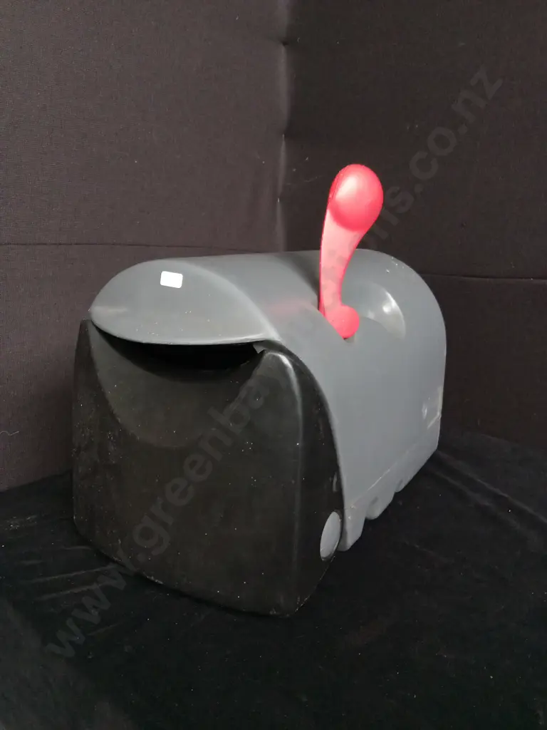 PLASTIC LETTERBOX Image 1++