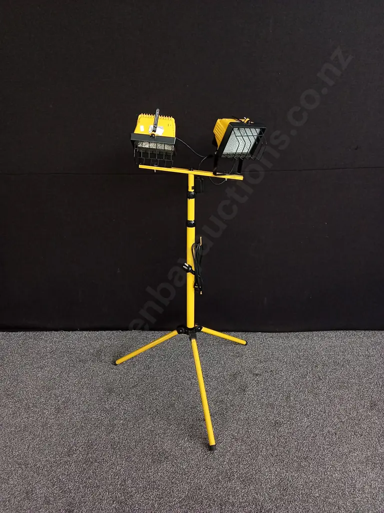 TRIPOD WORK LIGHT Image 1++