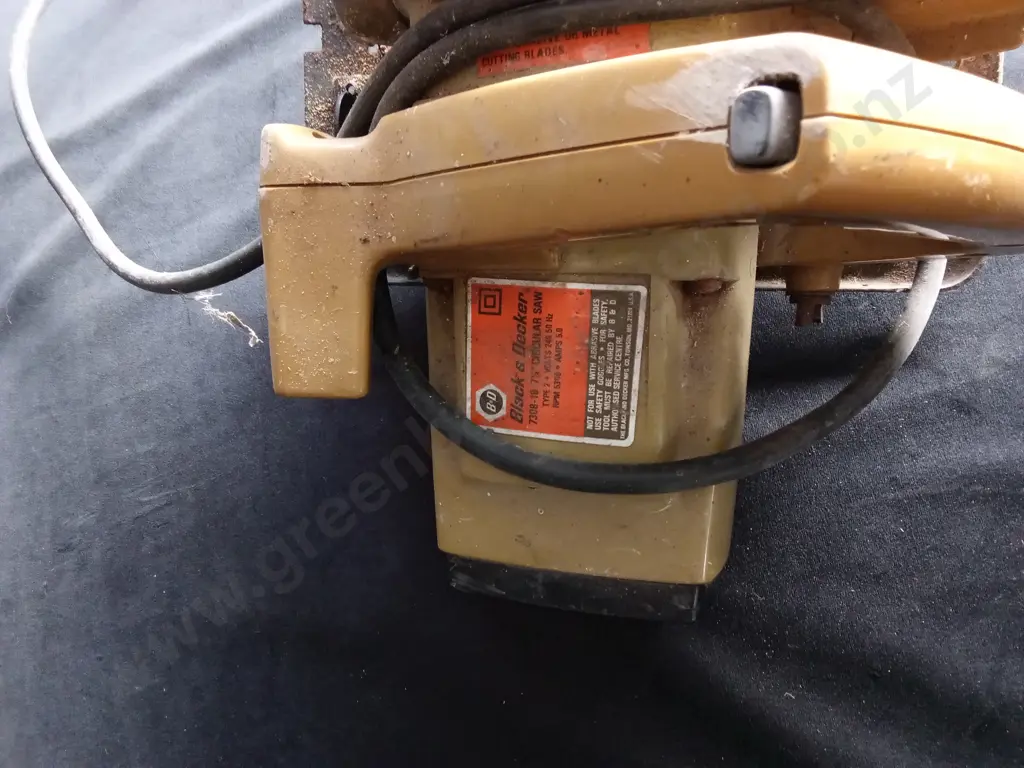 BLACK & DECKER CIRCULAR HAND SAW Image 1++