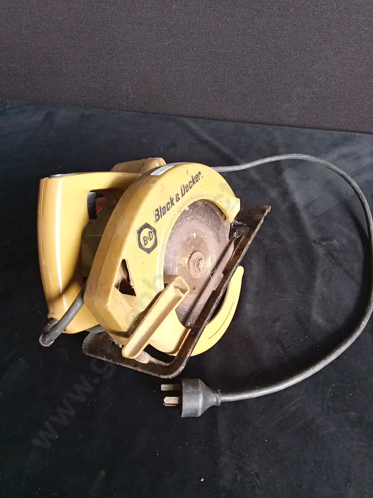 BLACK & DECKER CIRCULAR HAND SAW Image 1++