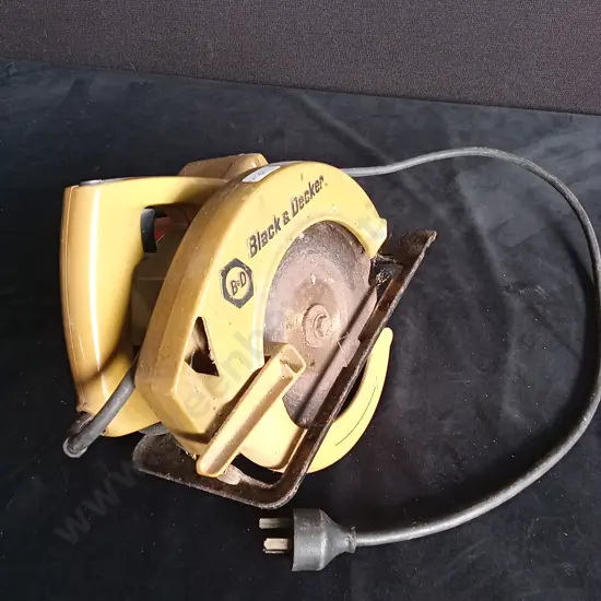 BLACK & DECKER CIRCULAR HAND SAW