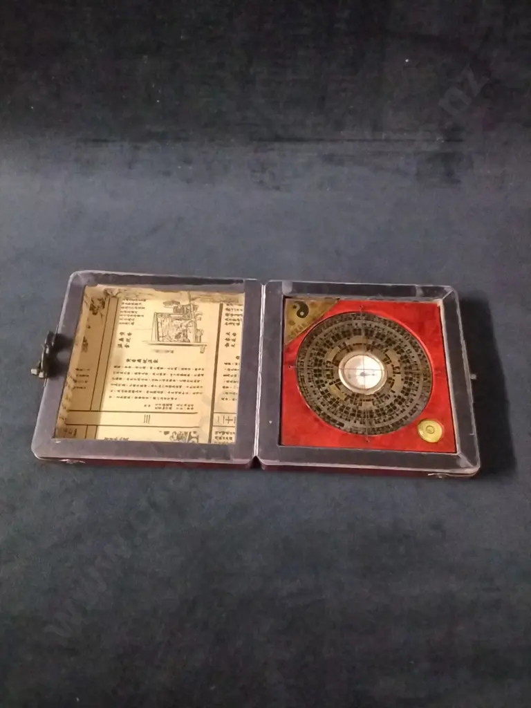 CHINESE COMPASS / NAVIGATION AID IN WOODEN CASE Image 1++