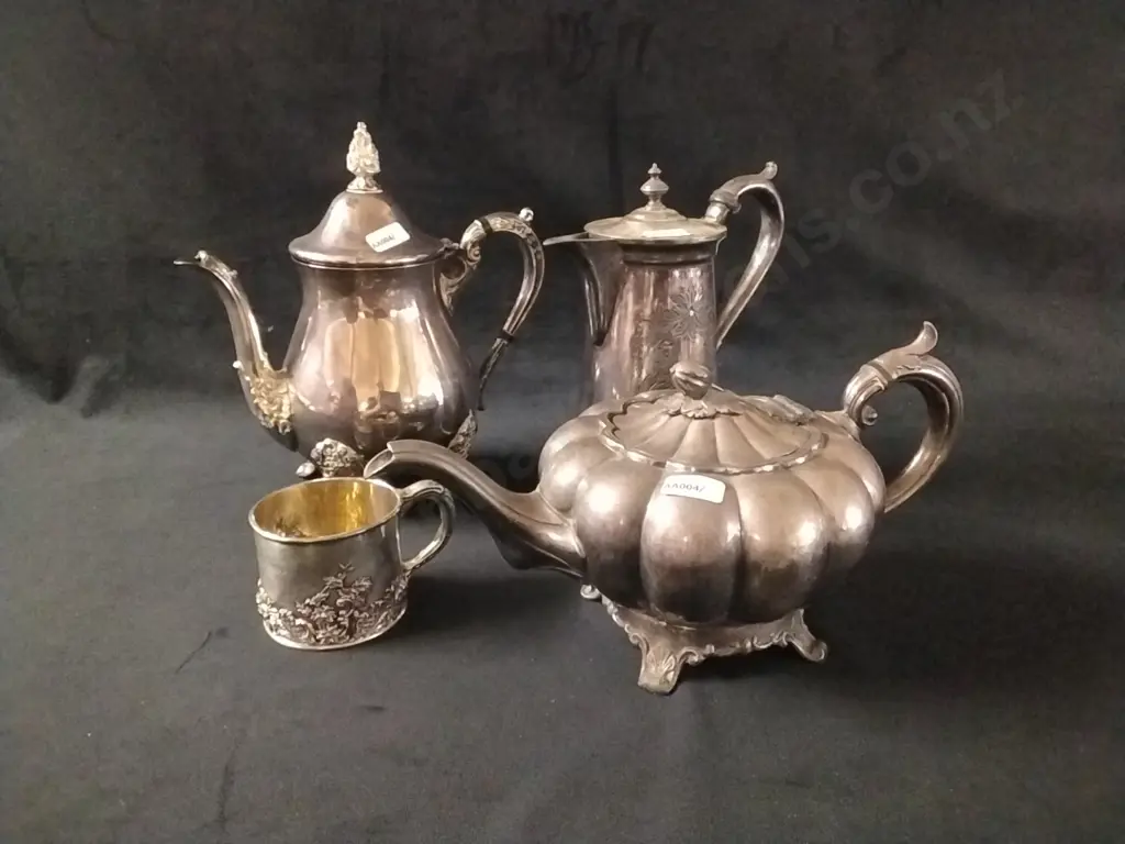 4 PIECES OF SILVERWARE Image 1++