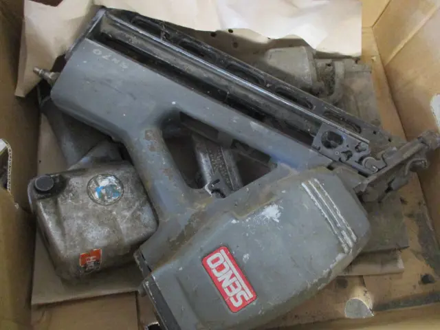 3 X PNEUMATIC NAIL / STAPLE GUNS Image 1++