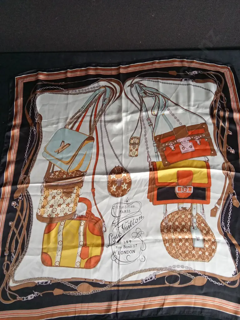 LOUIS VUITTON SILK SCARF Image 1++