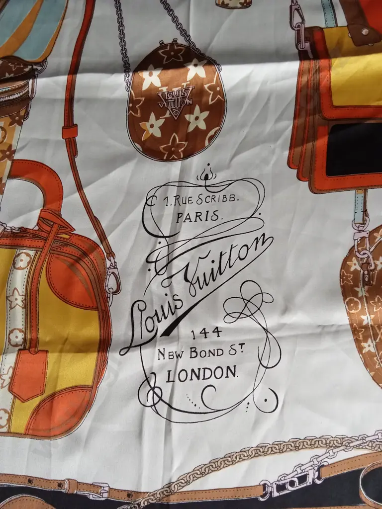 LOUIS VUITTON SILK SCARF Image 1++
