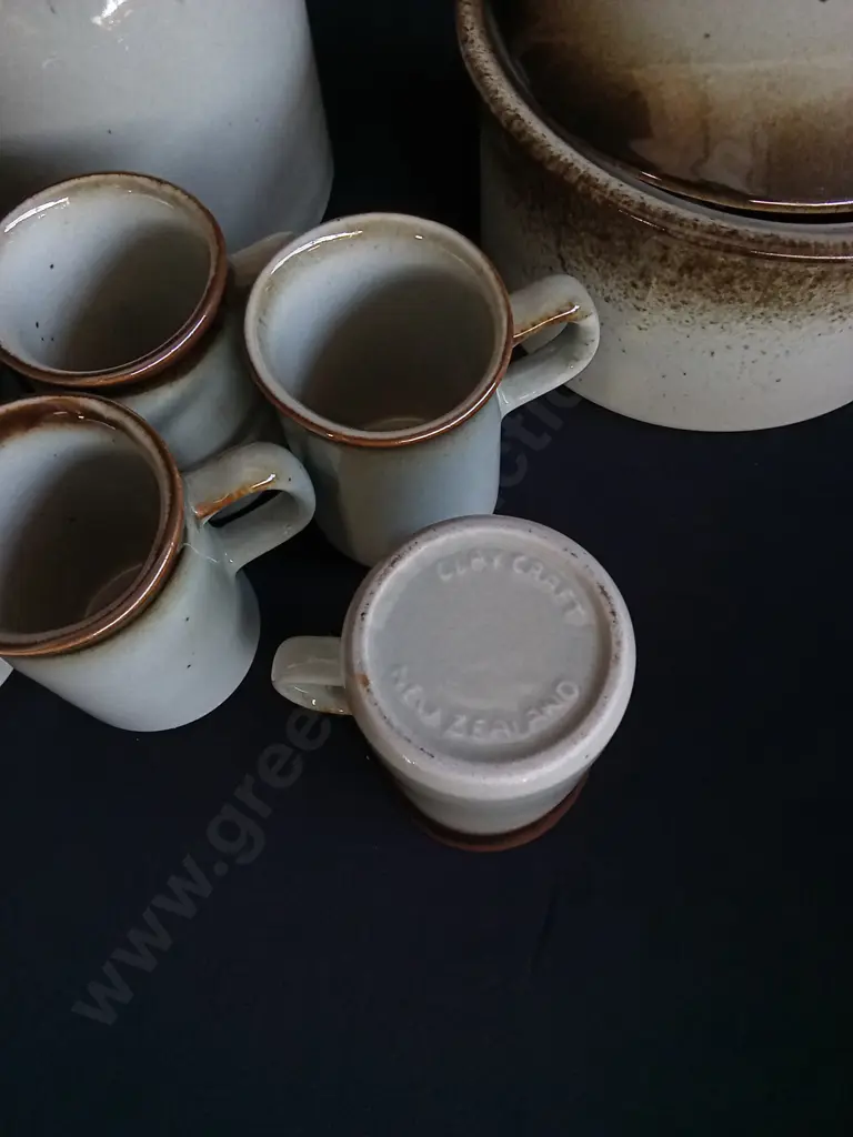 9 PIECES MADE IN NEW ZEALAND CERAMICS, TEA AND COFFEE SET, CASSEROLE DISH Image 1++