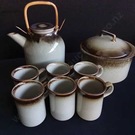 9 PIECES MADE IN NEW ZEALAND CERAMICS, TEA AND COFFEE SET, CASSEROLE DISH