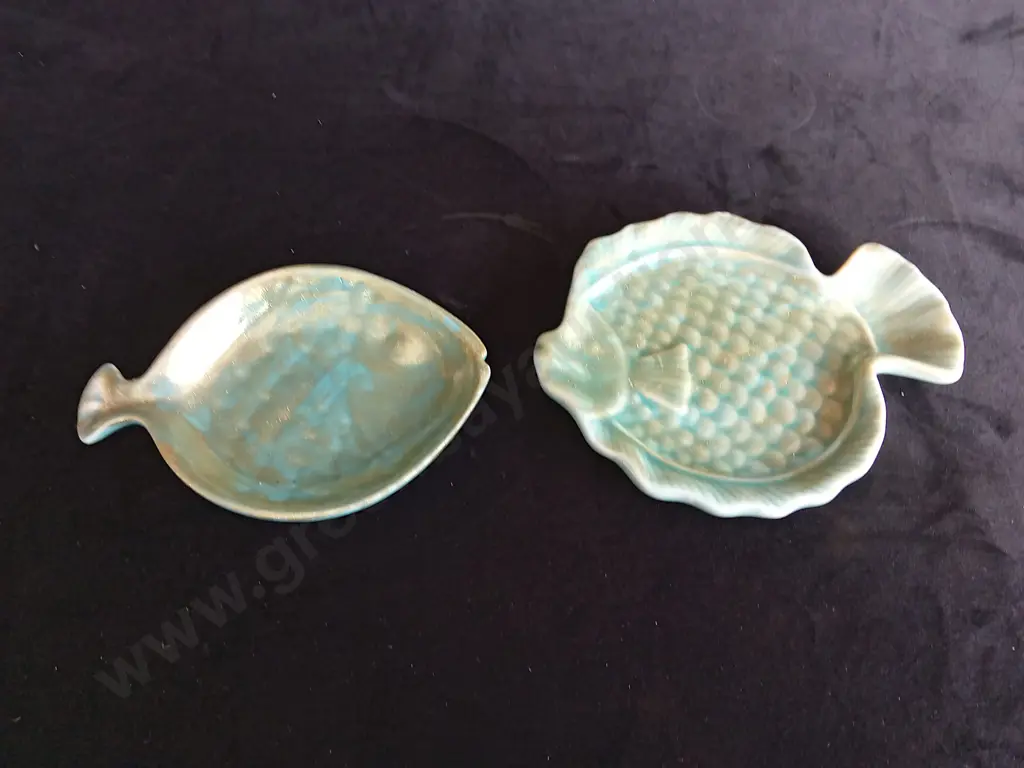 2 FISH SHAPED CERAMIC DISHES Image 1++