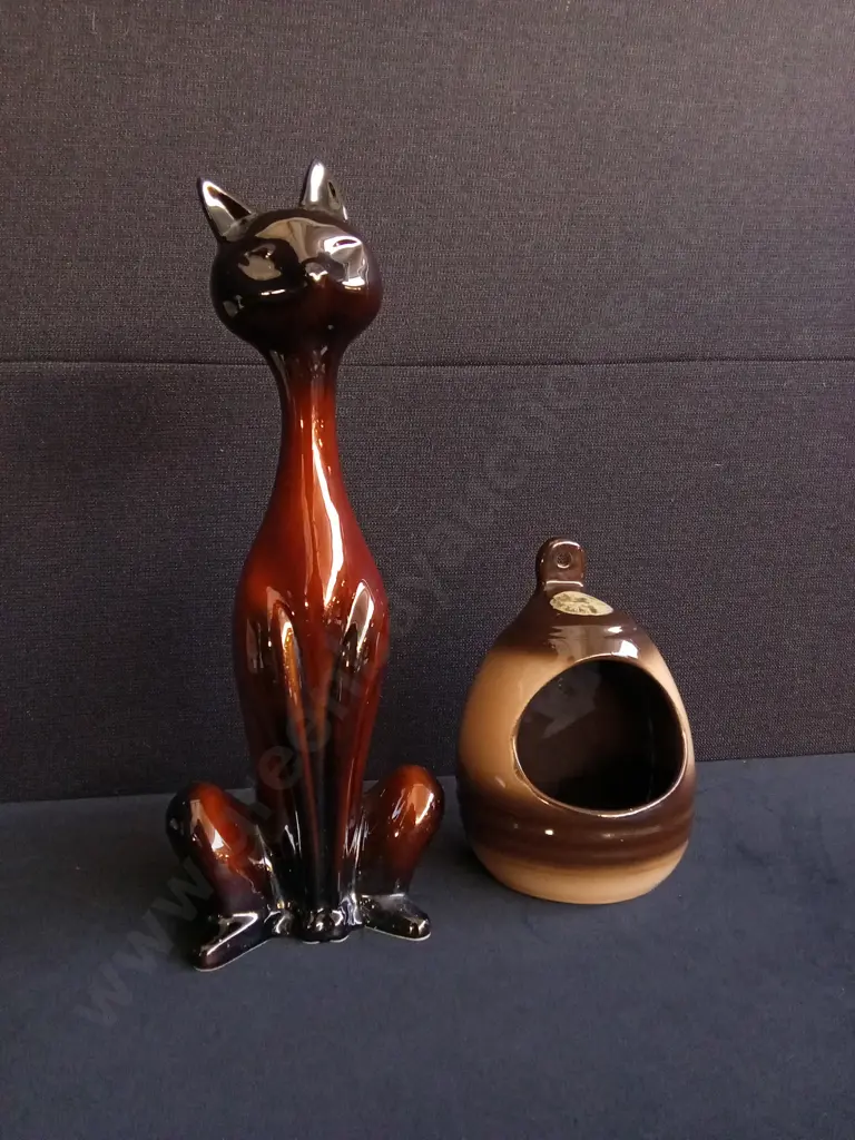 CERAMIC SALT PIG AND CAT SCULPTURE Image 1++