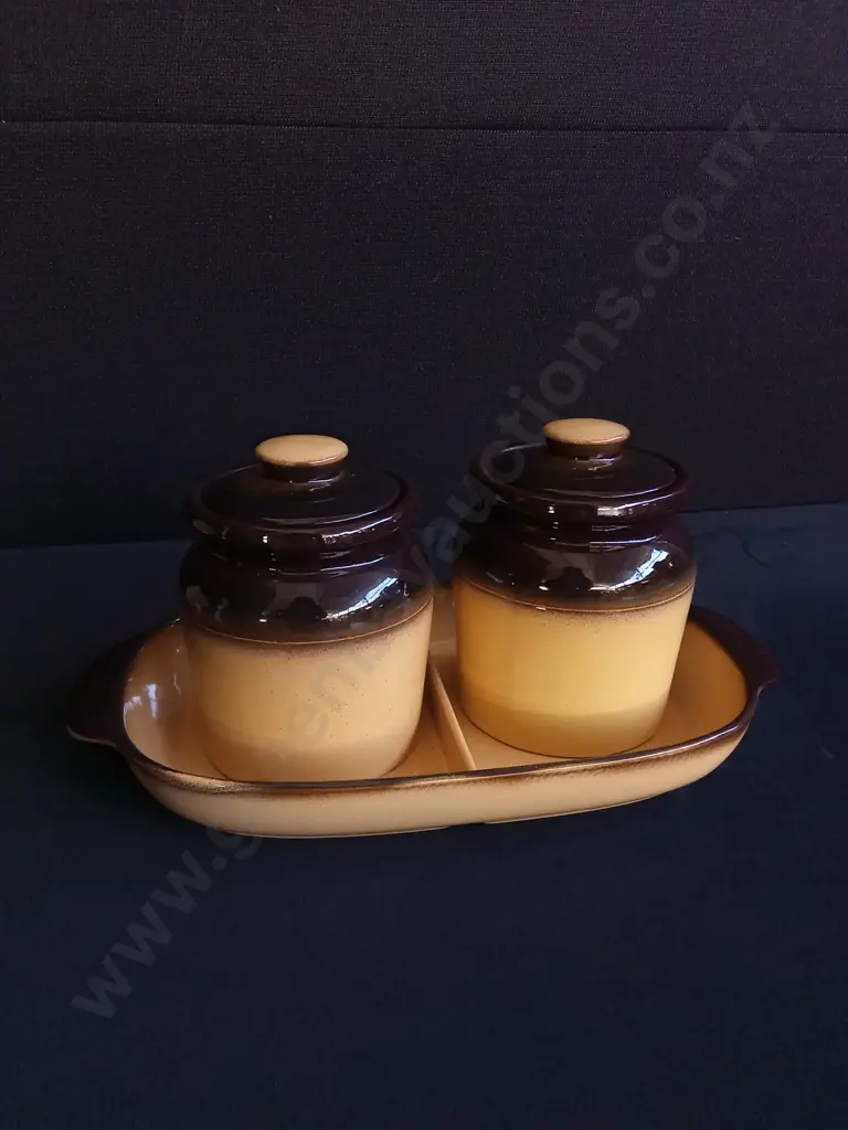 3 PIECES MADE IN NEW ZEALAND CERAMIC SET, SPLIT DISH AND LIDDED JARS Image 1++