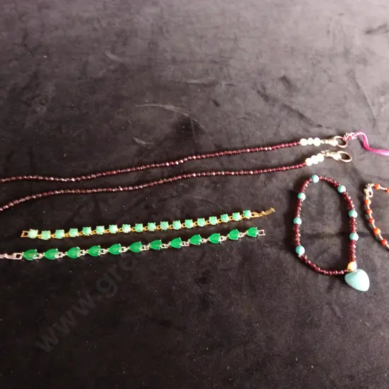 5 PIECES OF COSTUME JEWELLERY