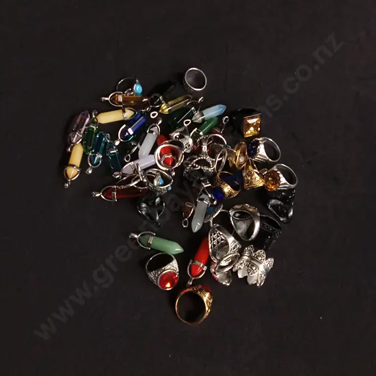 MIX OF PENDANTS AND RINGS