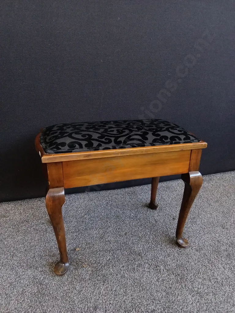 PIANO STOOL WITH VELVET UPHOLSTERY Image 1++