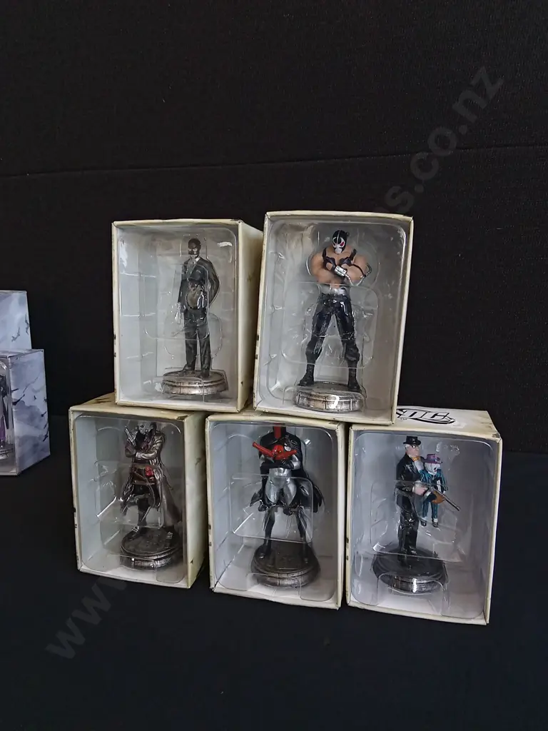 COMPLETE DC CHESS COLLECTION INCLUDING PIECES, BOARD, COMICS AND ORIGINAL PACKAGING Image 1++