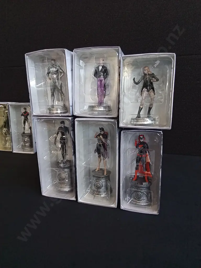 COMPLETE DC CHESS COLLECTION INCLUDING PIECES, BOARD, COMICS AND ORIGINAL PACKAGING Image 1++