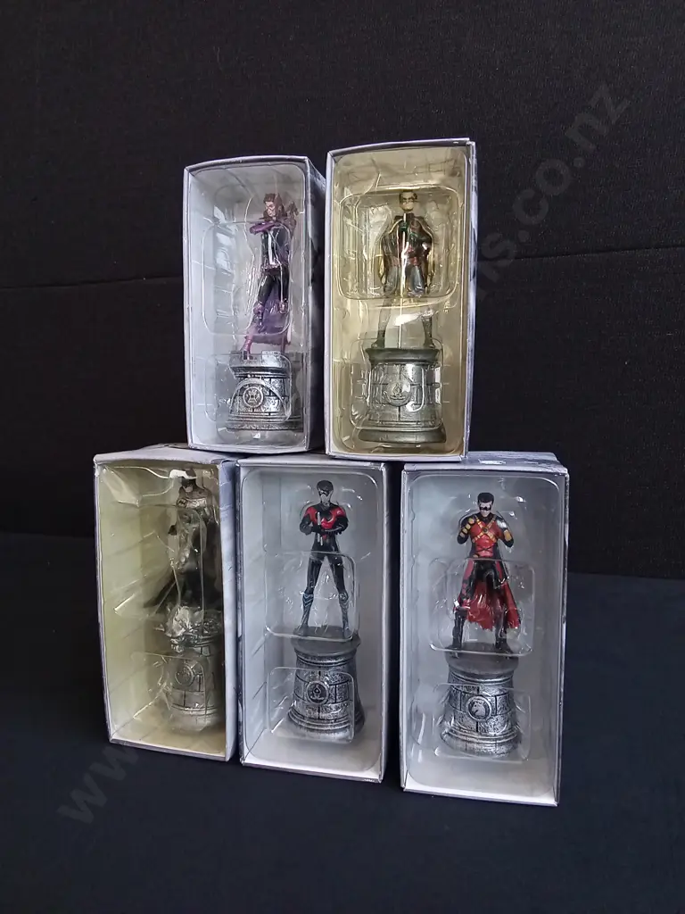COMPLETE DC CHESS COLLECTION INCLUDING PIECES, BOARD, COMICS AND ORIGINAL PACKAGING Image 1++
