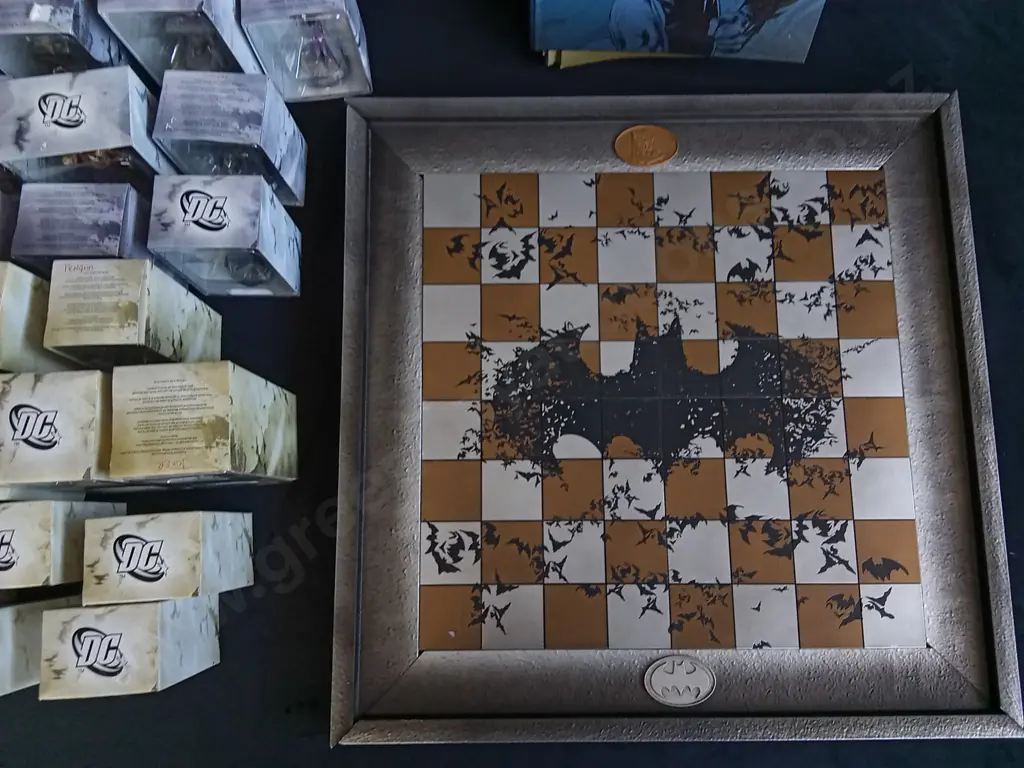 COMPLETE DC CHESS COLLECTION INCLUDING PIECES, BOARD, COMICS AND ORIGINAL PACKAGING Image 1++