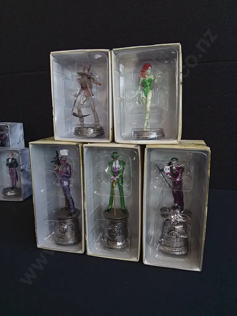COMPLETE DC CHESS COLLECTION INCLUDING PIECES, BOARD, COMICS AND ORIGINAL PACKAGING Image 1++