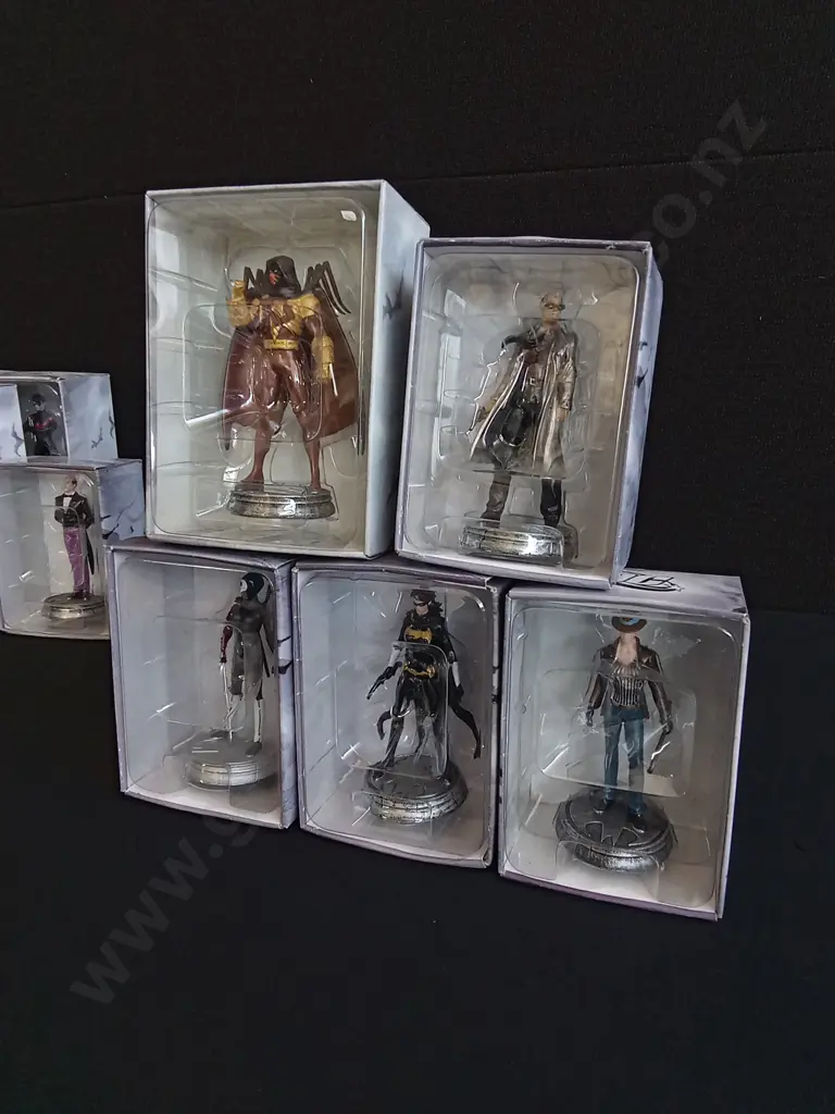 COMPLETE DC CHESS COLLECTION INCLUDING PIECES, BOARD, COMICS AND ORIGINAL PACKAGING Image 1++