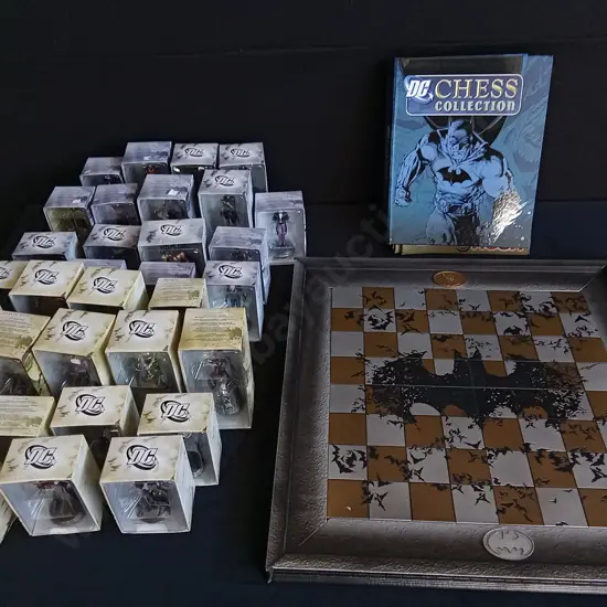 COMPLETE DC CHESS COLLECTION INCLUDING PIECES, BOARD, COMICS AND ORIGINAL PACKAGING