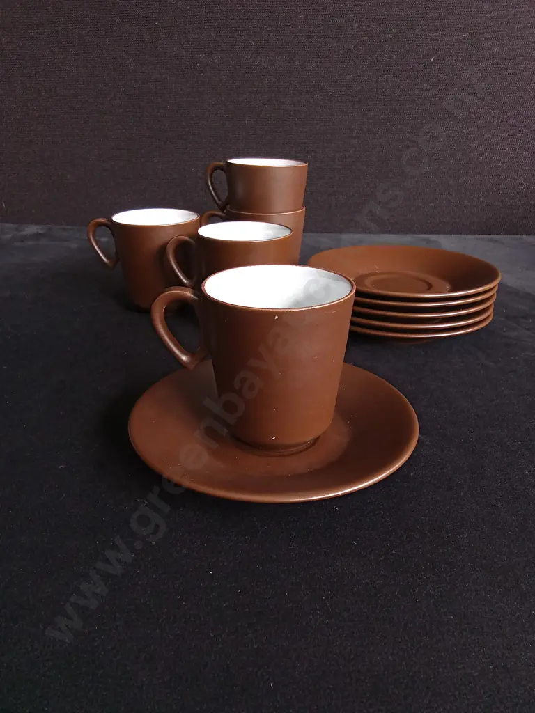 11 PIECE SET OF CERAMIC CUPS AND SAUCERS Image 1++