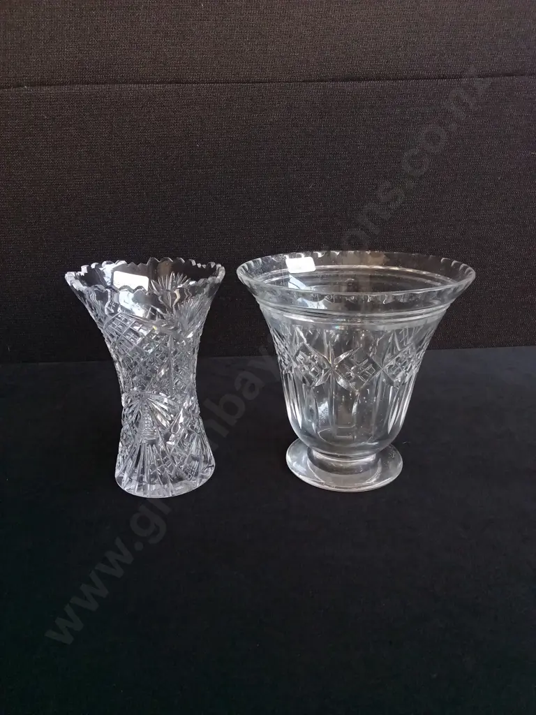 PAIR OF DECORATIVE GLASS VASES Image 1++