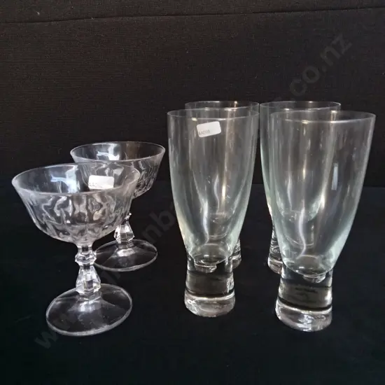 6 PIECES MIX OF GLASSES, PAIR OF CHAMPAGNE COUPES AND SET OF 4 GLASSES