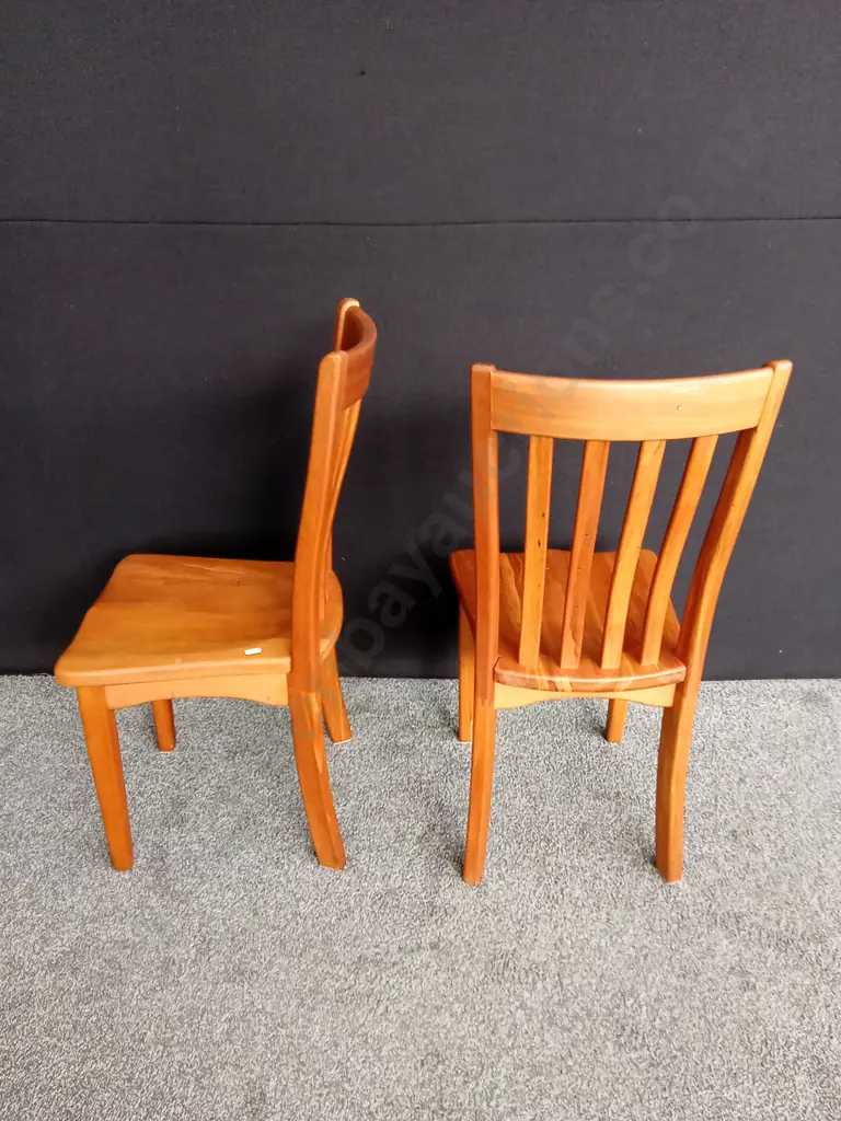 RECYCLED RIMU DINING TABLE WITH TURNED LEGS L150CM D90CM H77CM AND 6 CHAIRS Image 1++