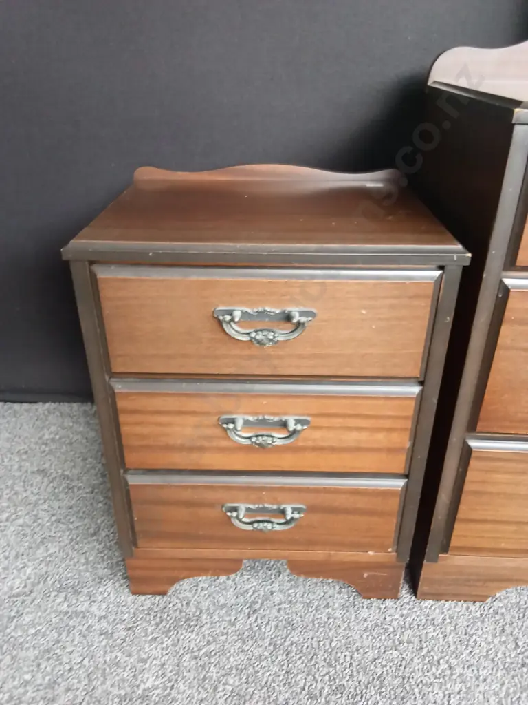 3 PIECES BEDROOM SUITE Image 1++