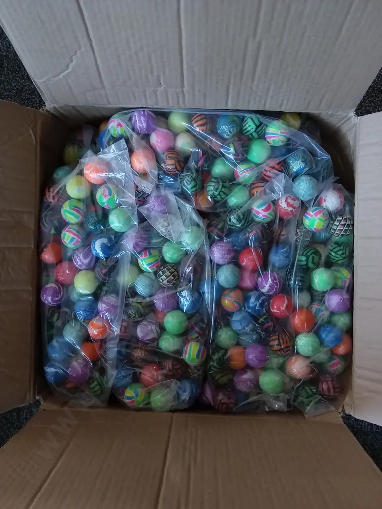 BOX OF BALLS FOR VENDING MACHINE Image 1++