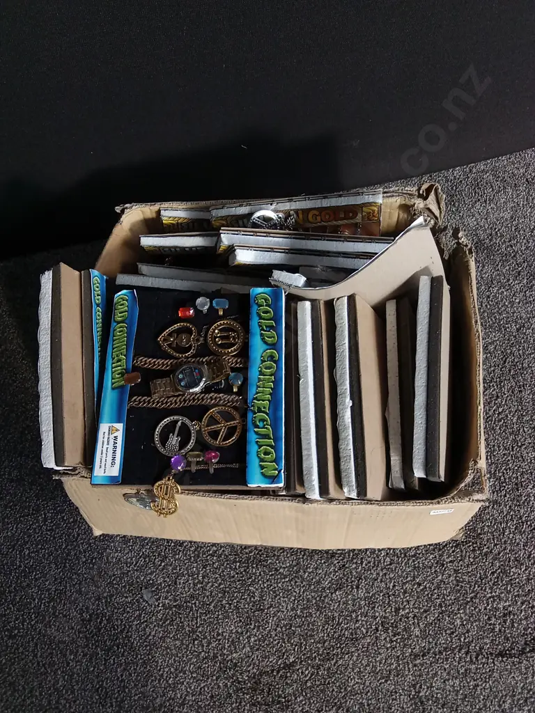 BOX OF STOCK FOR GUMBALL/TOY VENDING MACHINE, COSTUME JEWELLERY Image 1++