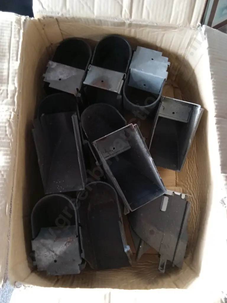 BOX OF CHUTES FOR VENDING MACHINES Image 1++