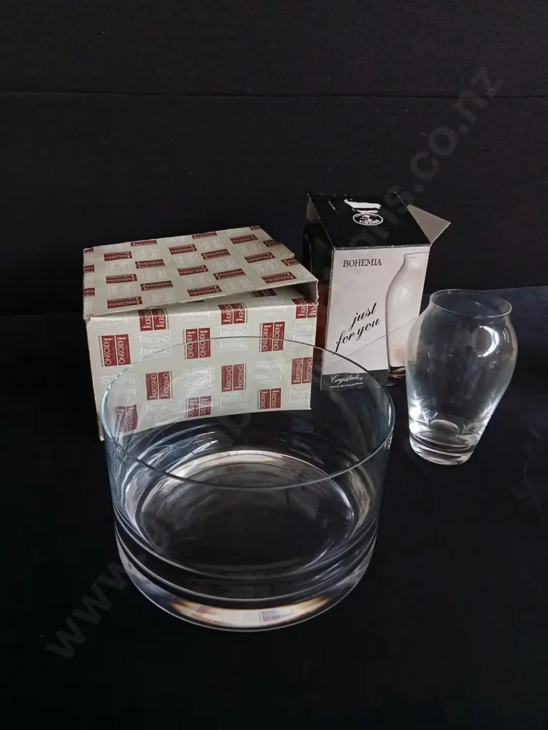 2 PIECES KROSNO ART GLASS CENTERPIECE BOWL AND BOHEMIA CRYSTAL VASE BOXED Image 1++