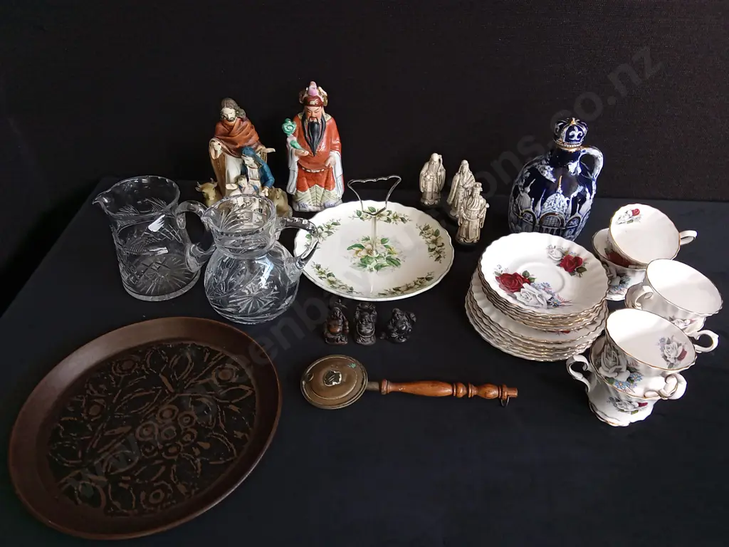 MIXED LOT OF DISHES AND DECOR Image 1++