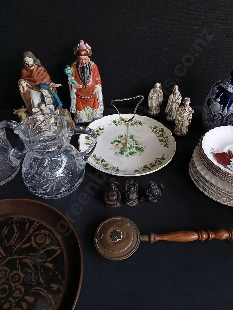 MIXED LOT OF DISHES AND DECOR Image 1++