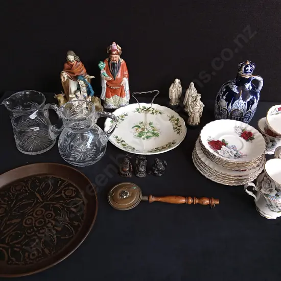 MIXED LOT OF DISHES AND DECOR