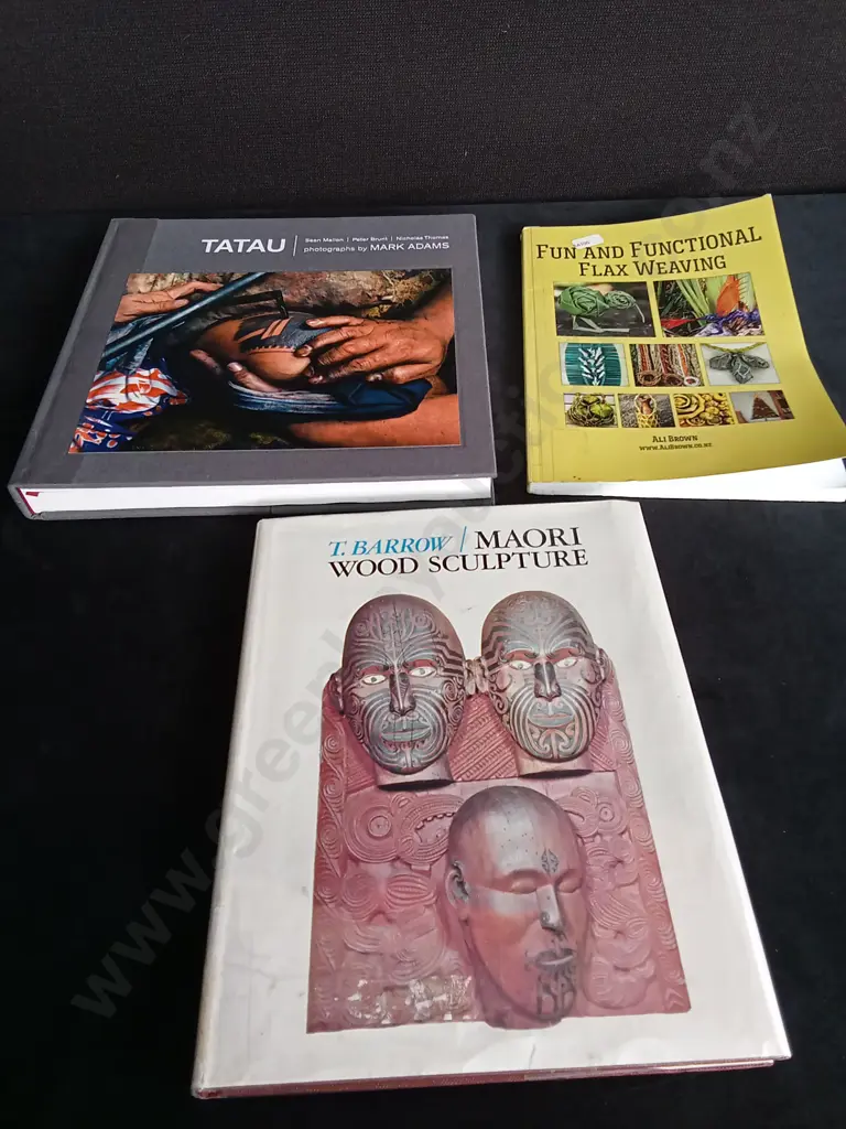 2 MĀORI BOOKS AND A FLAX WEAVING BOOK Image 1++