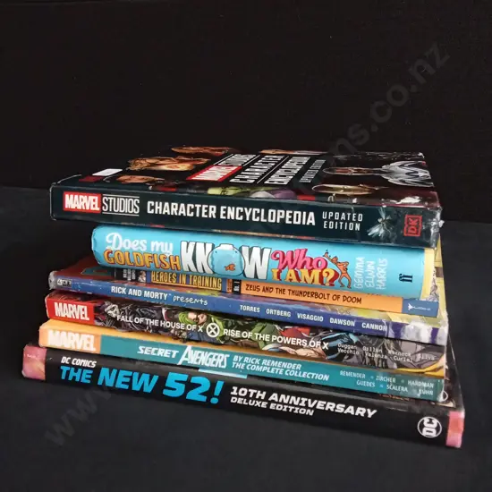 7 PIECES BOOK MIX, INCLUDING MARVEL AND DC